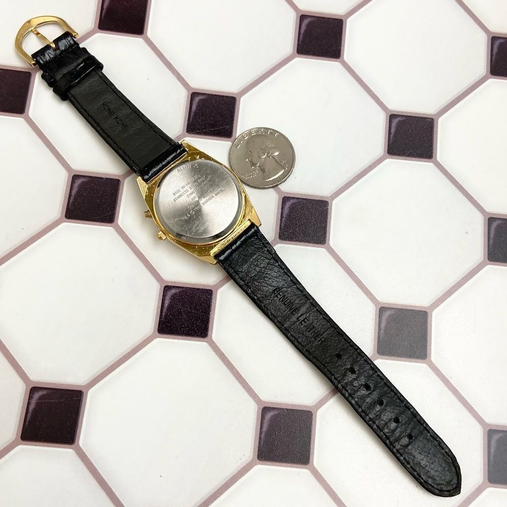 Vintage Armitron x Looney Tunes Pepe Le Pew Musical Watch “…Mood for Love” 🎵 - Picture 11 of 17